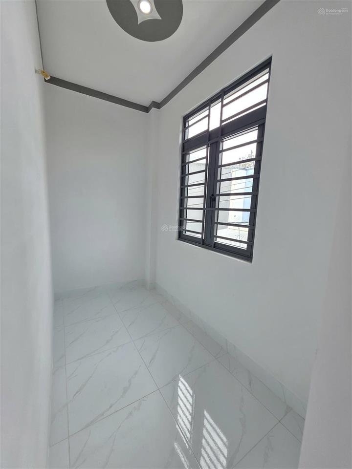 Bán nhà 1 trệt 1 lầu cách vincom dĩ an 800m. nhà 2pn tiện ích xung quanh rất nhiều, giá rẻ 2,48 tỷ