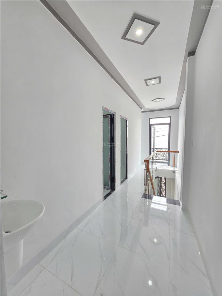 Bán nhà 1 trệt 1 lầu cách vincom dĩ an 800m. nhà 2pn tiện ích xung quanh rất nhiều, giá rẻ 2,48 tỷ