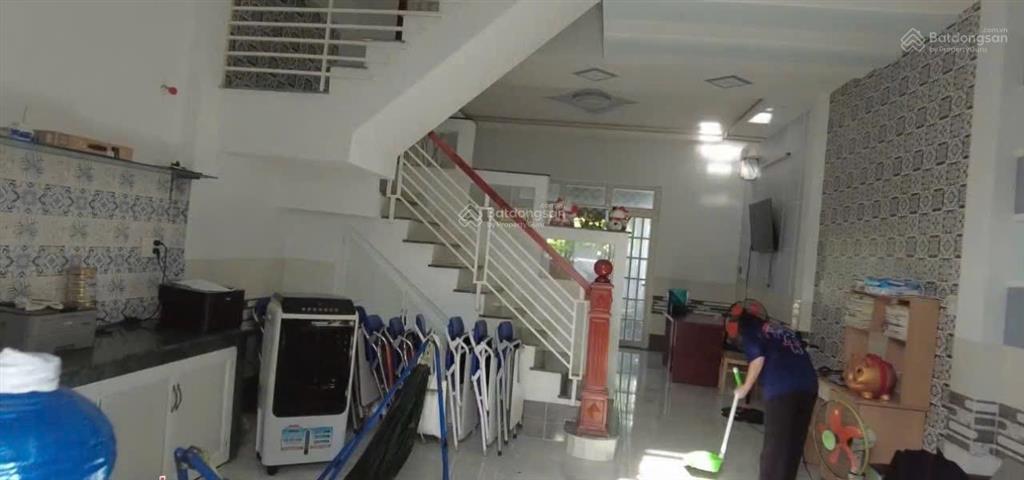 Bán nhà ngay chợ thuận giao đang cho thuê 7tr/tháng. nhà 1 trệt 1 lầu, đường nhựa 13m gần chợ
