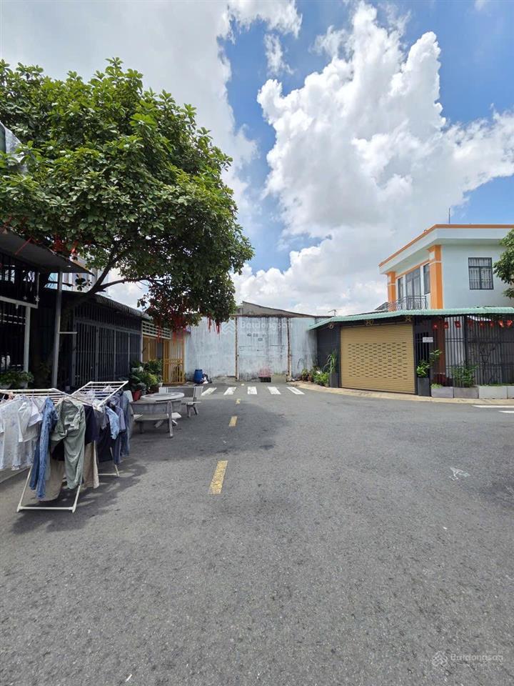 Bán nhà ngay chợ thuận giao đang cho thuê 7tr/tháng. nhà 1 trệt 1 lầu, đường nhựa 13m gần chợ
