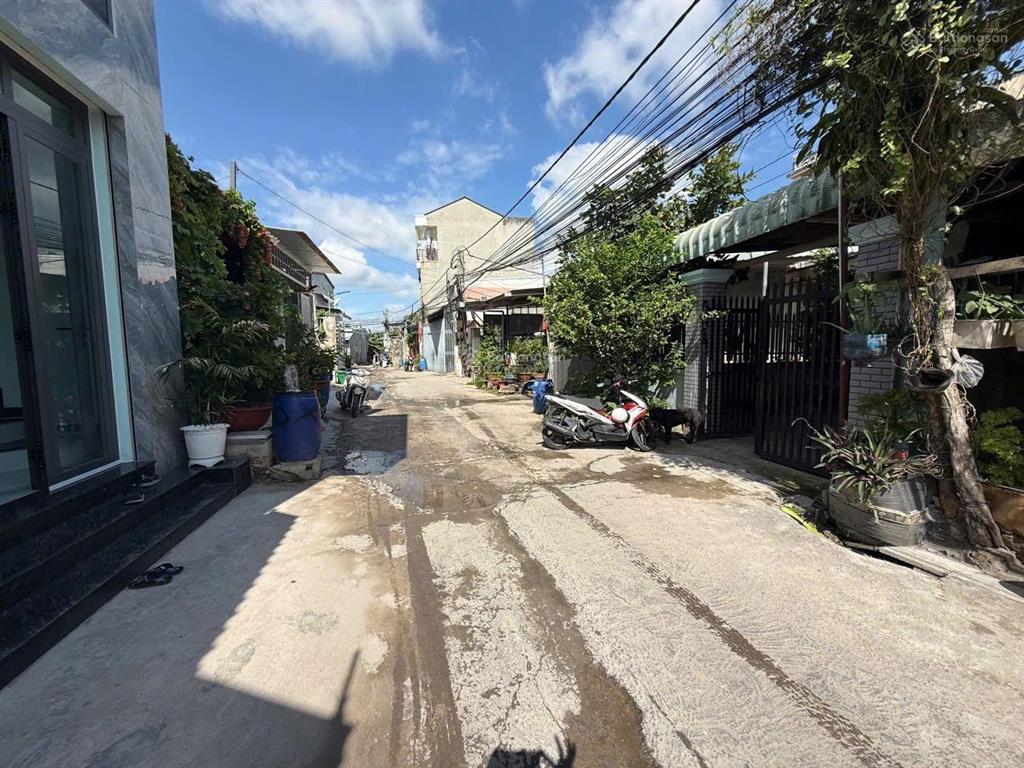 Giảm 500tr chỉ còn 3tỷ790, cần bán nhanh căn nhà 183,6m2 (5,85x32m) p. bình hoà, tp. thuận an cũ