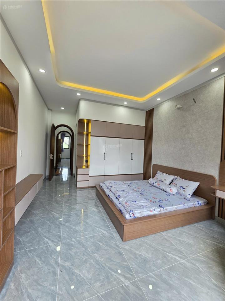 Bán nhà mới 100% 1 trệt 2 lầu kdc đẹp đồng bộ, gần vincom 550 dĩ an & vsip 1. giá 5,68 tỷ tl