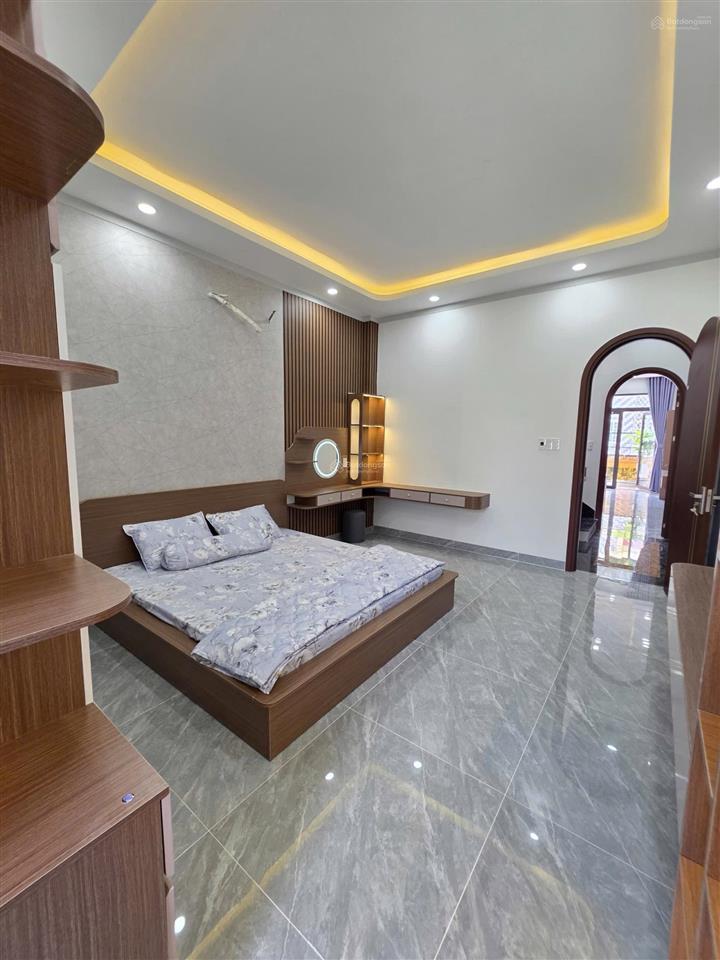 Bán nhà mới 100% 1 trệt 2 lầu kdc đẹp đồng bộ, gần vincom 550 dĩ an & vsip 1. giá 5,68 tỷ tl