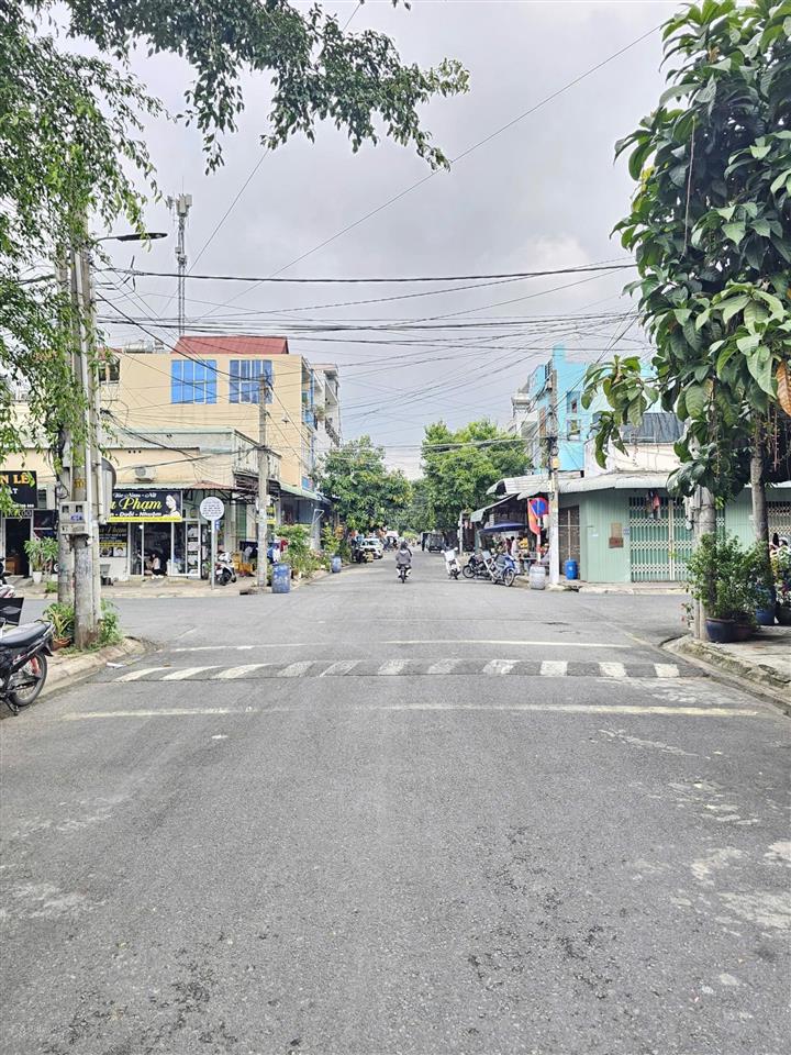 Bán nhà cấp 4 kdc đông đúc đang cho thuê 6tr/tháng. gần vsip1, vincom 550 dt 97,5m2 giá chỉ 4,25 tỷ