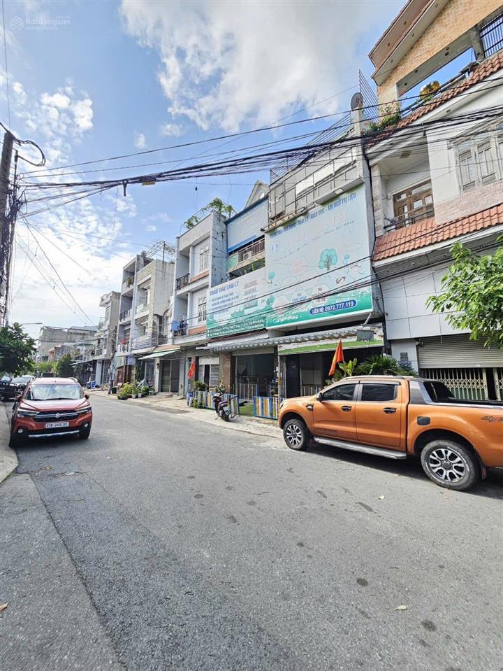Bán nhà mặt tiền kinh doanh quá đẹp, đang cho thuê 9,5tr/tháng ổn định. dt 90m2 kdc sóng thần dĩ an