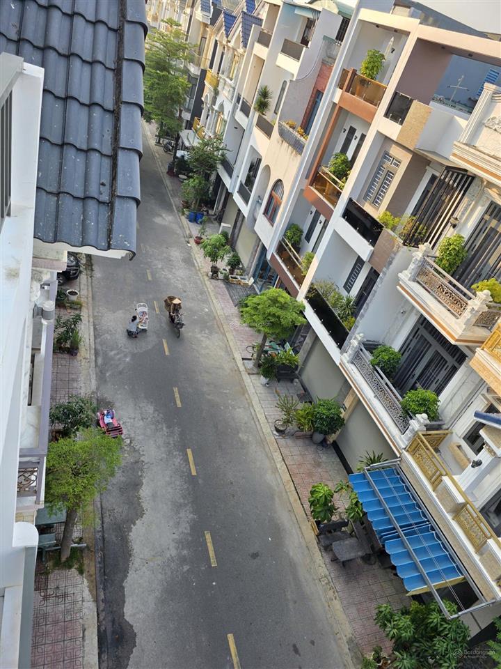 Bán nhà phố 1 trệt 2 lầu hoàn công, dtsd 176m2 có 4pn khu dân cư rất đẹp, giá chỉ 4,59 tỷ tl
