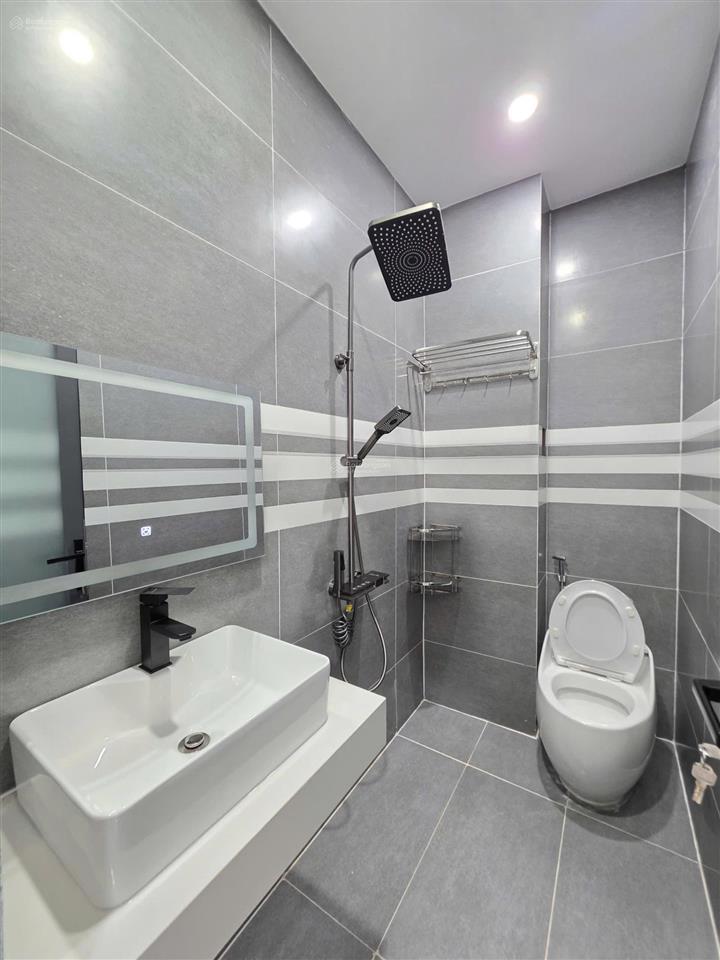 Bán nhà phố 1 trệt 2 lầu hoàn công, dtsd 176m2 có 4pn khu dân cư rất đẹp, giá chỉ 4,59 tỷ tl
