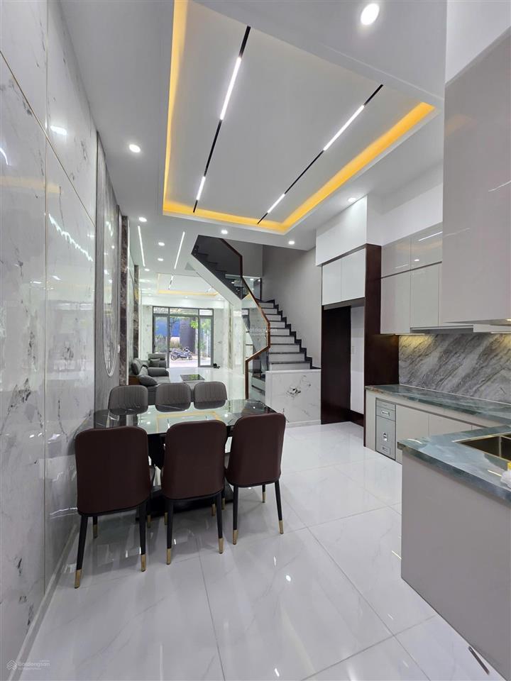 Bán nhà phố 1 trệt 2 lầu hoàn công, dtsd 176m2 có 4pn khu dân cư rất đẹp, giá chỉ 4,59 tỷ tl