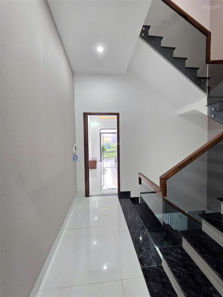 Bán nhà phố 1 trệt 2 lầu hoàn công, dtsd 176m2 có 4pn khu dân cư rất đẹp, giá chỉ 4,59 tỷ tl