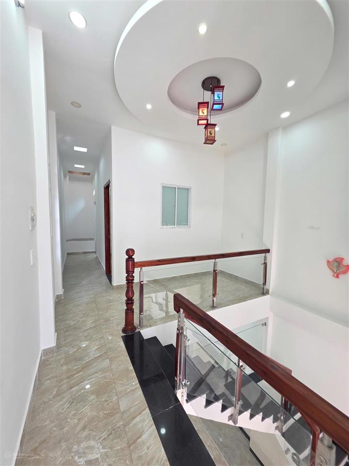 Bán nhà 2 mặt thoáng rất gần go dĩ an (phía sau go), dt 89,7m2, giá chỉ 3,93 tỷ thương lượng mạnh