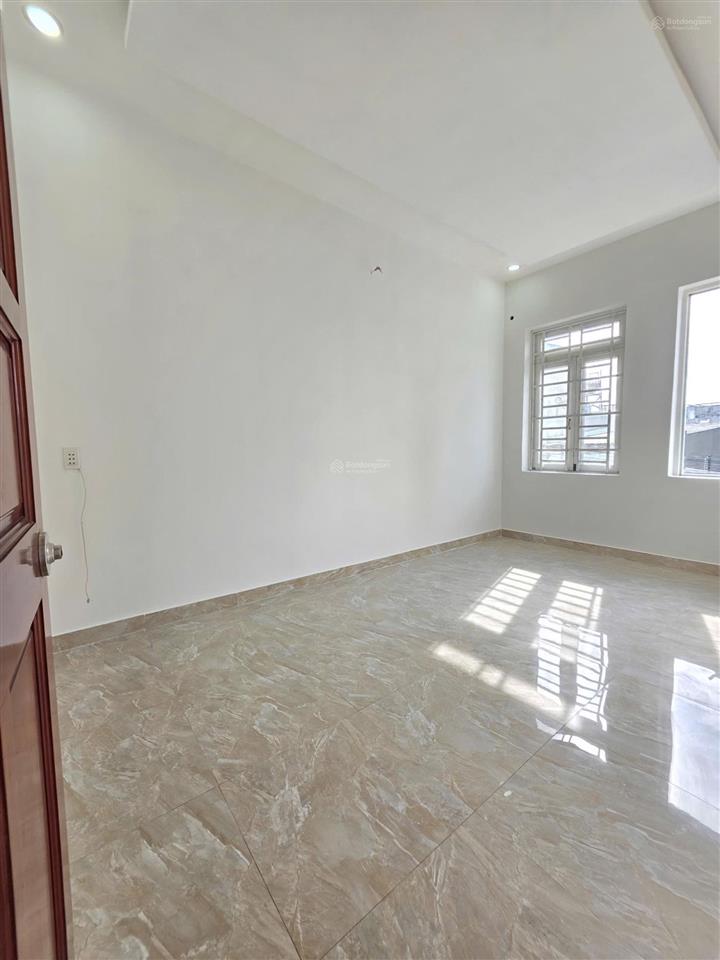 Bán nhà 2 mặt thoáng rất gần go dĩ an (phía sau go), dt 89,7m2, giá chỉ 3,93 tỷ thương lượng mạnh