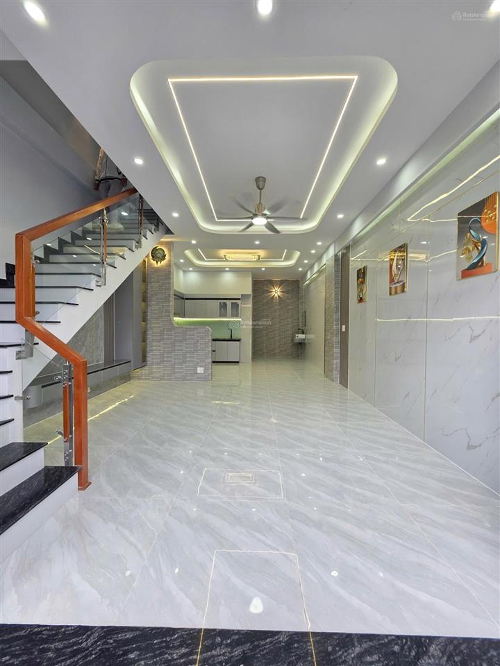 Bán nhà mới 1 trệt 2 lầu, 3 phòng ngủ, 3 vệ sinh, gần chợ dĩ an 1 chỉ 500m. giá chỉ 4,59 tỷ tl.