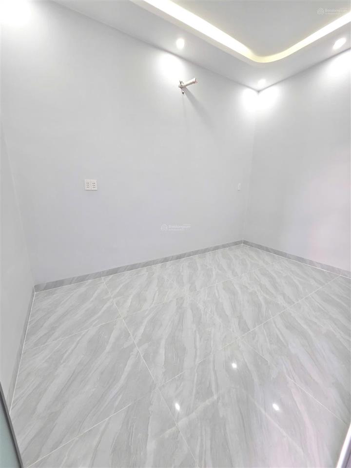 Bán nhà mới 1 trệt 2 lầu, 3 phòng ngủ, 3 vệ sinh, gần chợ dĩ an 1 chỉ 500m. giá chỉ 4,59 tỷ tl.