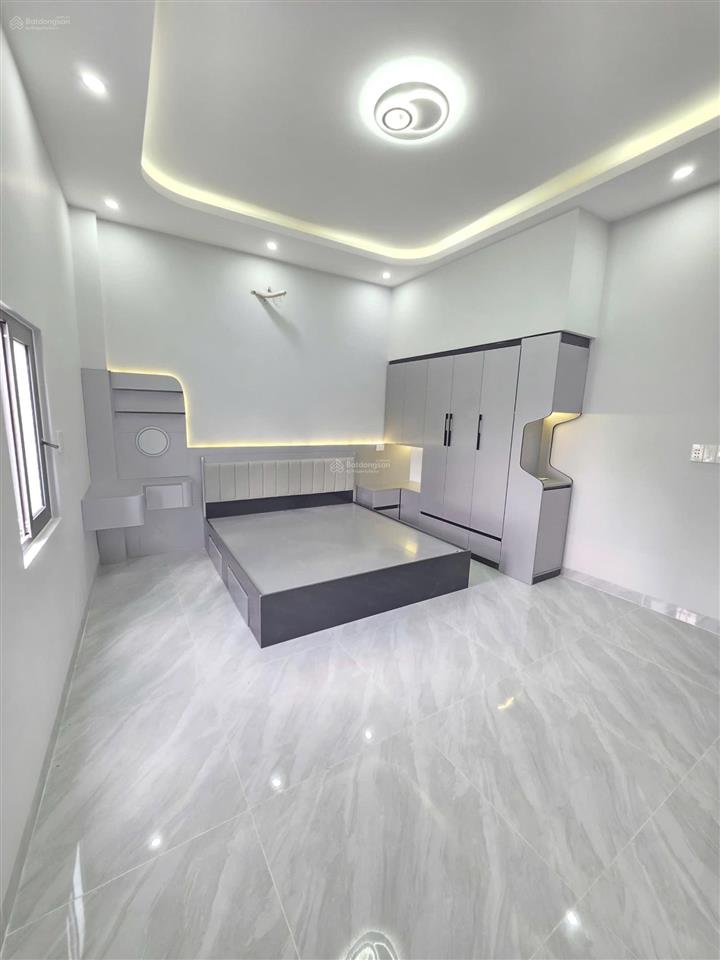 Bán nhà mới 1 trệt 2 lầu, 3 phòng ngủ, 3 vệ sinh, gần chợ dĩ an 1 chỉ 500m. giá chỉ 4,59 tỷ tl.