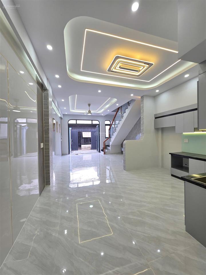 Bán nhà mới 1 trệt 2 lầu, 3 phòng ngủ, 3 vệ sinh, gần chợ dĩ an 1 chỉ 500m. giá chỉ 4,59 tỷ tl.