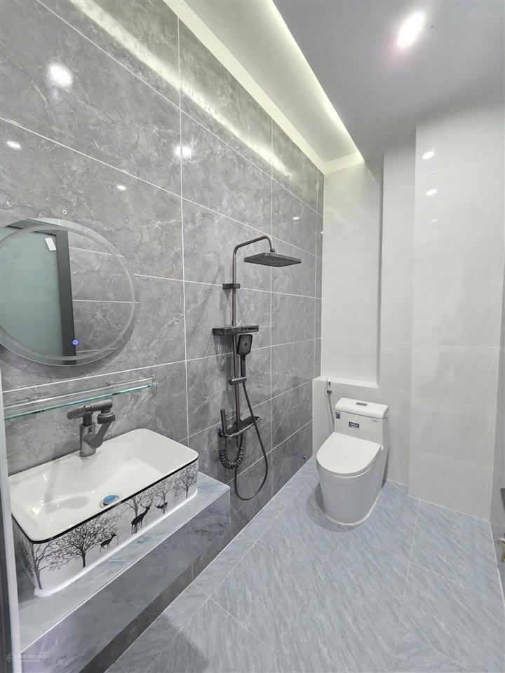 Bán nhà mới 1 trệt 2 lầu, 3 phòng ngủ, 3 vệ sinh, gần chợ dĩ an 1 chỉ 500m. giá chỉ 4,59 tỷ tl.