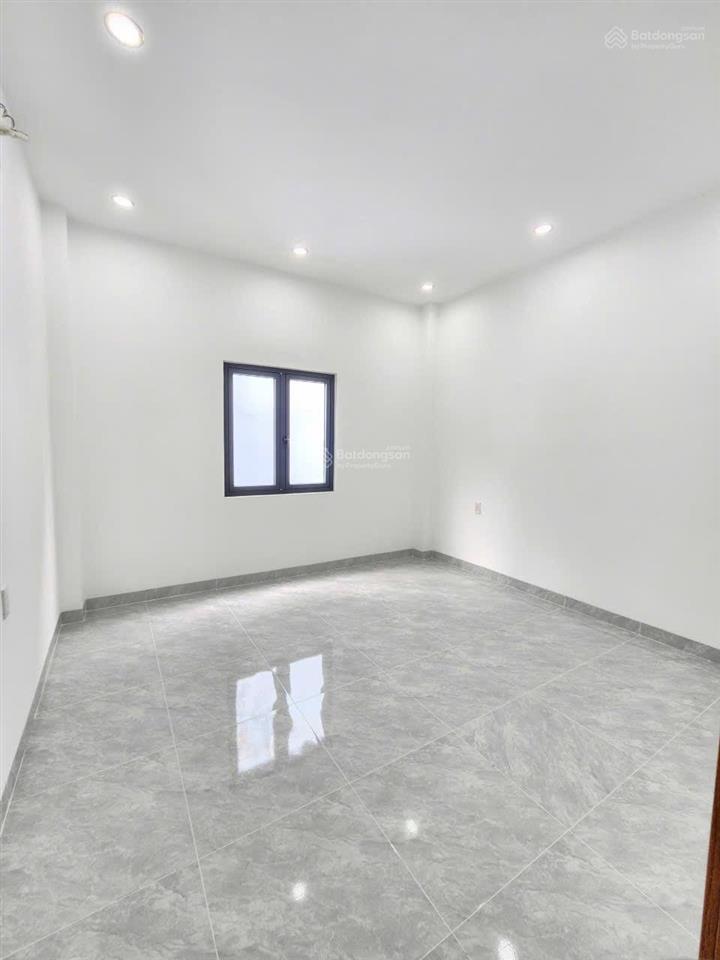 Bán nhà 1 trệt 2 lầu kdc thuận giao gần aeon thuận an, rẻ hơn nhà bên cạnh hơn 1 tỷ. 4,95 tỷ (tl)