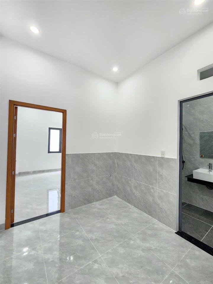 Bán nhà 1 trệt 2 lầu kdc thuận giao gần aeon thuận an, rẻ hơn nhà bên cạnh hơn 1 tỷ. 4,95 tỷ (tl)