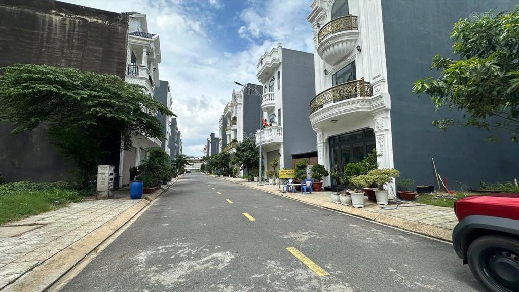 Bán gấp lô đất 85m2 (5x17m) cực đẹp trong kdc gần ngã 6 an phú. giá hời khu chỉ 3,39 tỷ (tl)