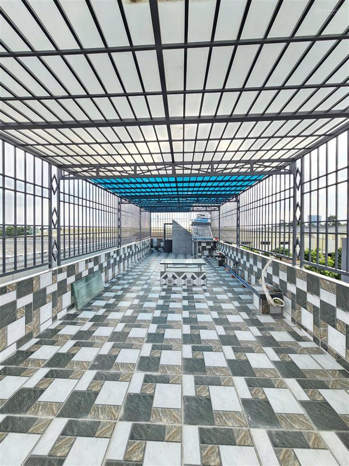 Bán nhà xây mới 3 mặt thoáng kdc đẹp, giá rẻ hơn thị trường 700 triệu. giá 4,69 tỷ (thương lượng)