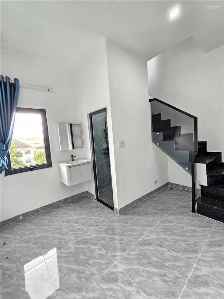 Bán nhà xây mới 3 mặt thoáng kdc đẹp, giá rẻ hơn thị trường 700 triệu. giá 4,69 tỷ (thương lượng)
