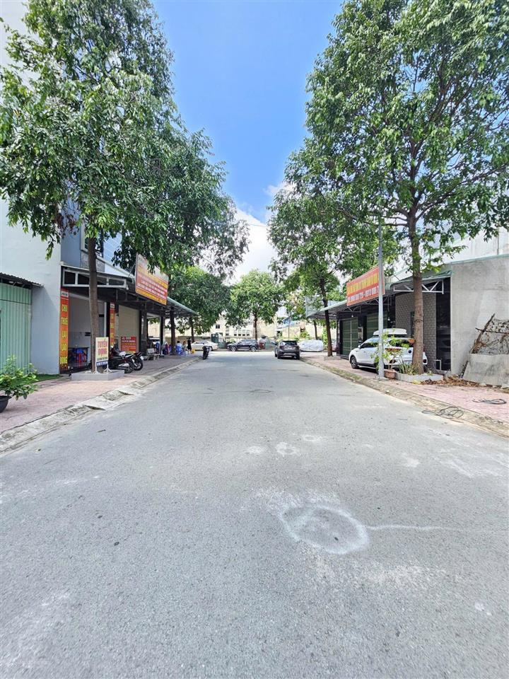 Bán đất kdc dt (4,5x18m) ngay cổng sau vsip 1 thuận an, gần vincom550. giá 3,58 tỷ (thương lượng)