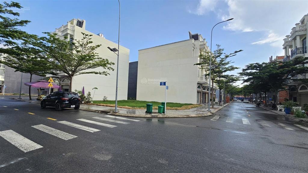 Bán lô góc 2 mặt tiền kdc gần vsip 1 và vincom 550. dt 6x13,7m giá 4,09 tỷ (còn thương lượng)