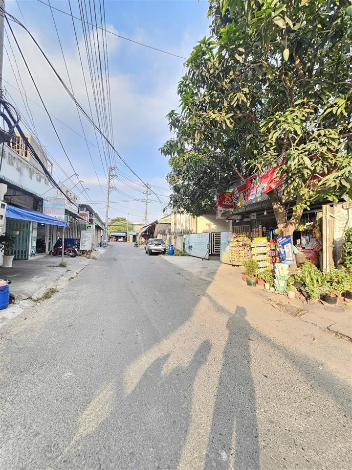 Bán nhà 1 trệt 1 lầu 99m2 gần go dĩ an. đường 8m thông 2 đầu, kinh doanh hoặc đặt văn phòng cty ok