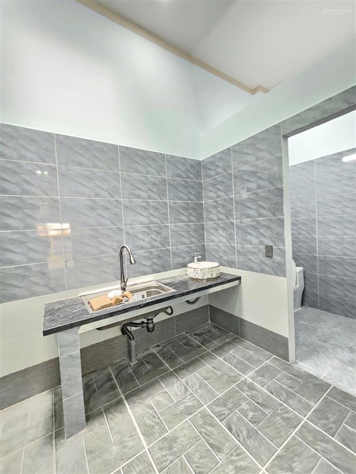 Bán nhà mặt tiền chợ kinh doanh cực tốt  trung tâm tp dĩ an. ngang 5,1x25,2m giá 6,5 tỷ còn tl