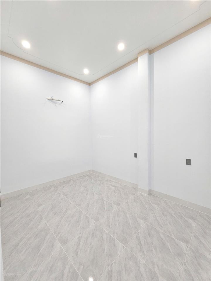 Bán nhà mặt tiền chợ kinh doanh cực tốt  trung tâm tp dĩ an. ngang 5,1x25,2m giá 6,5 tỷ còn tl