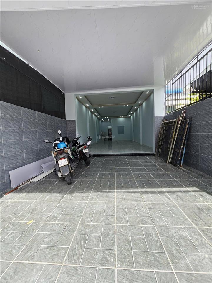 Bán nhà mặt tiền chợ kinh doanh cực tốt  trung tâm tp dĩ an. ngang 5,1x25,2m giá 6,5 tỷ còn tl