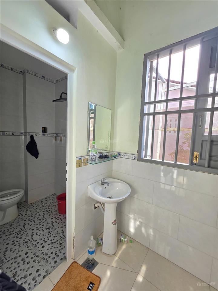 Căn này thực sự quá rẻ. bán nhà gần chợ đông hòa dt 101m2 (4x25m) đường ôtô. giá 4,99 tỷ (tl)