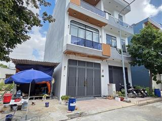 Bán rẻ đất kdc gần ngã tư bình chuẩn thuận an. dt 82,3m2 (4,5x19m) thổ cư 100%. giá 3 tỷ 050 (tl)