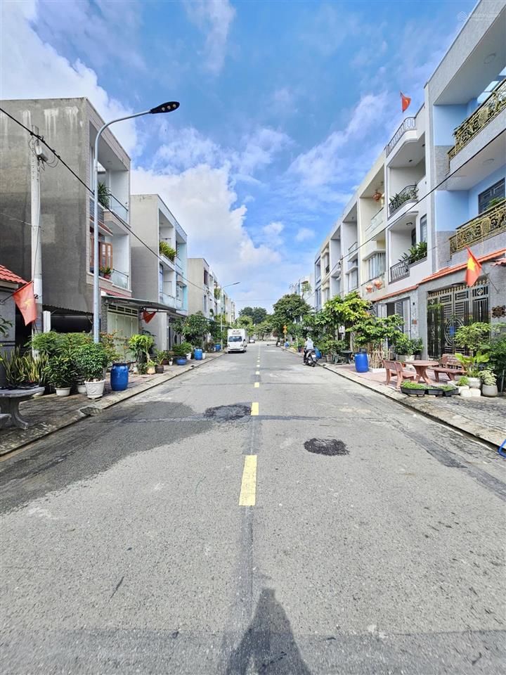Bán rẻ lô đất kdc đối diện chung cư bcons solary tp. dĩ an. giá 3,33 tỷ (còn thương lượng)