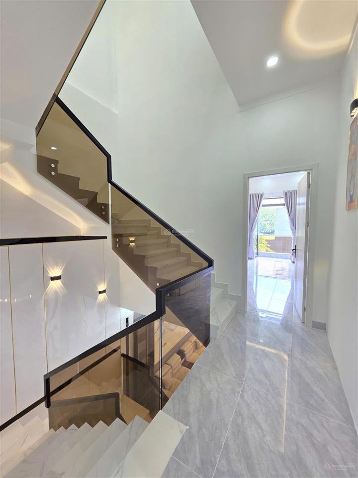 Bán nhà rẻ 1 trệt 2 lầu gần vòng xoay kim hằng. nhà mới 3pn giá cực tốt chỉ 3,18 tỷ (thương lượng)