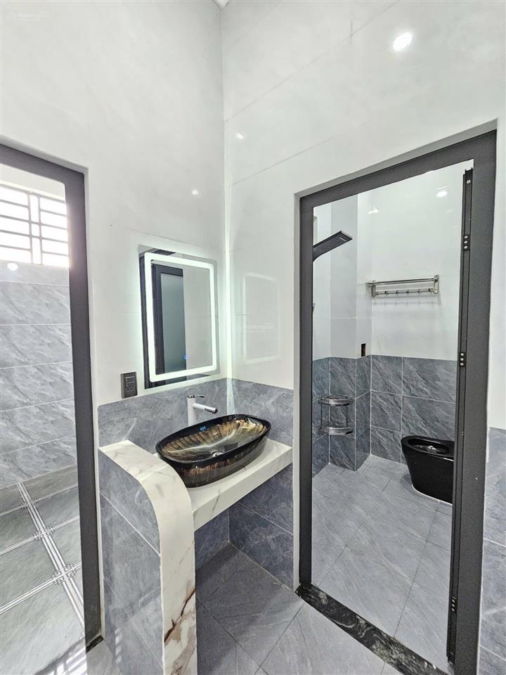Bán nhà xây mới 1 trệt 1 lầu dt 103m2 tp. dĩ an, gần go dĩ an và làng đại học 7km. giá 5,48 tỷ (tl)