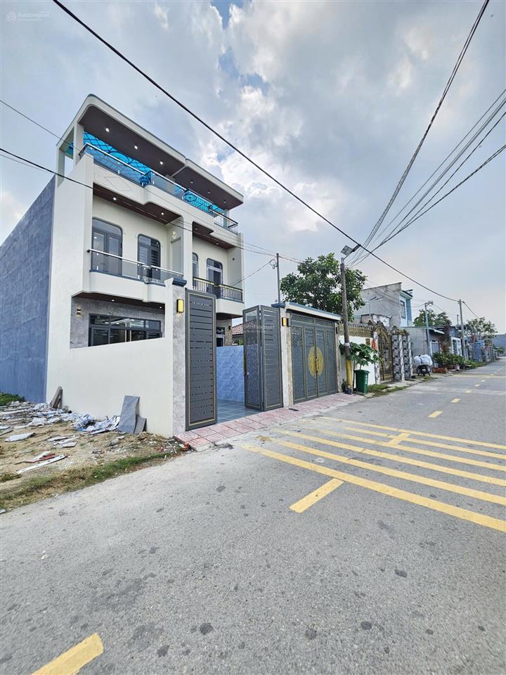 Bán nhà xây mới 1 trệt 1 lầu dt 103m2 tp. dĩ an, gần go dĩ an và làng đại học 7km. giá 5,48 tỷ (tl)
