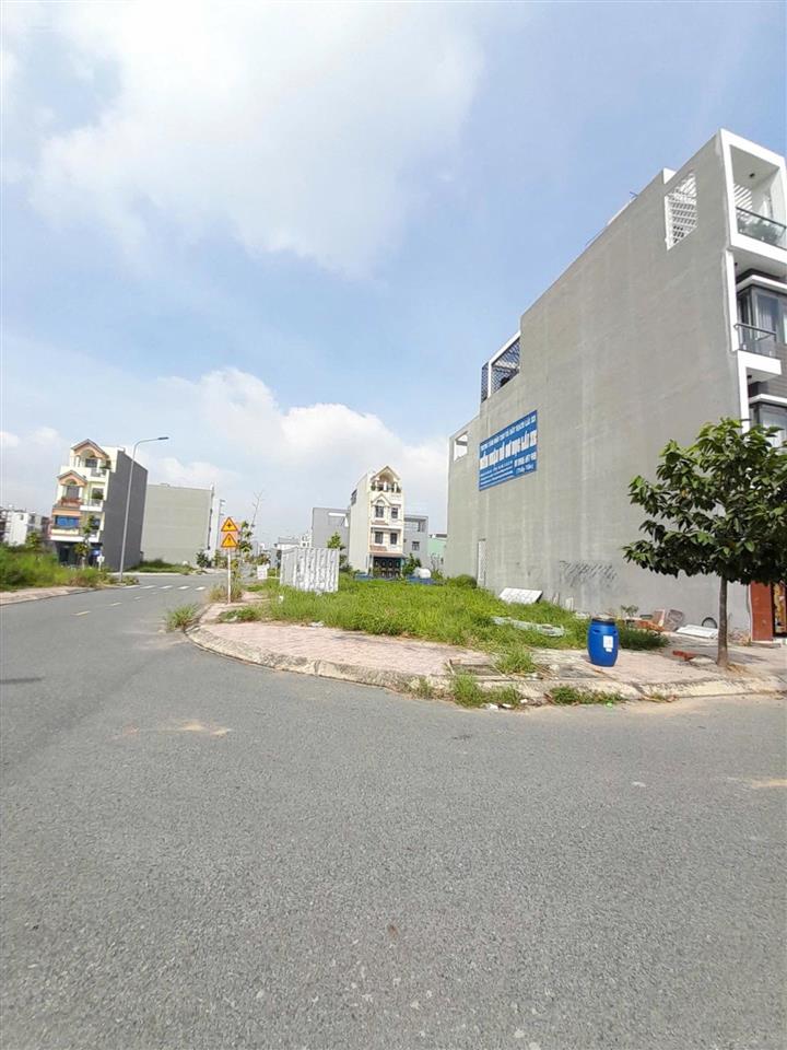 Bán rẻ lô góc 2 mặt tiền ngang 7,55m, kdc pht9 liền kề làng đhqg đông hoà dĩ an. giá 6,11 tỷ tl