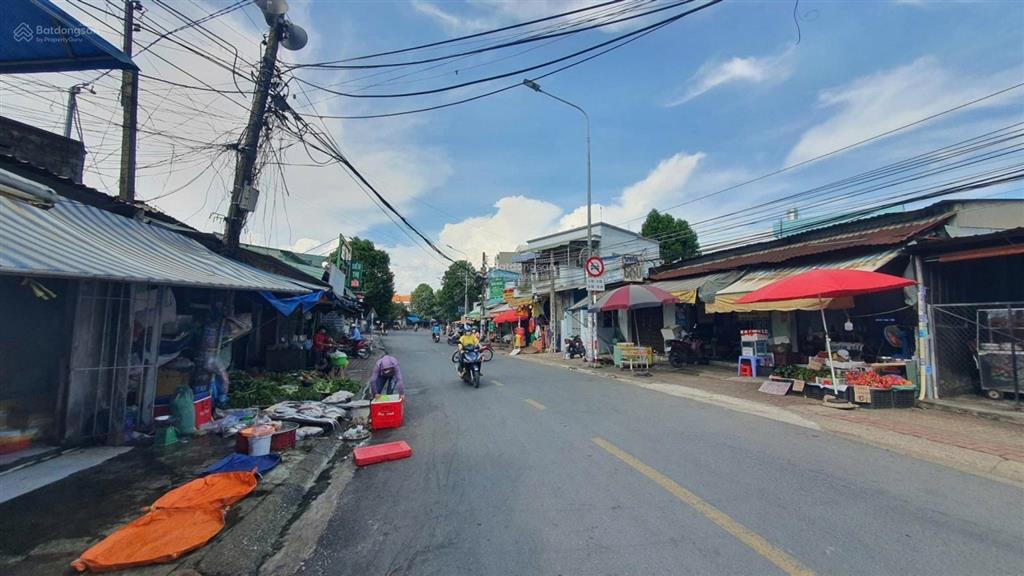 Bán nhà cấp 4, mặt tiền kinh doanh sầm uất ngày đêm ngay chợ dĩ an 1. dt 116,8m2 giá 11,9 tỷ tl.