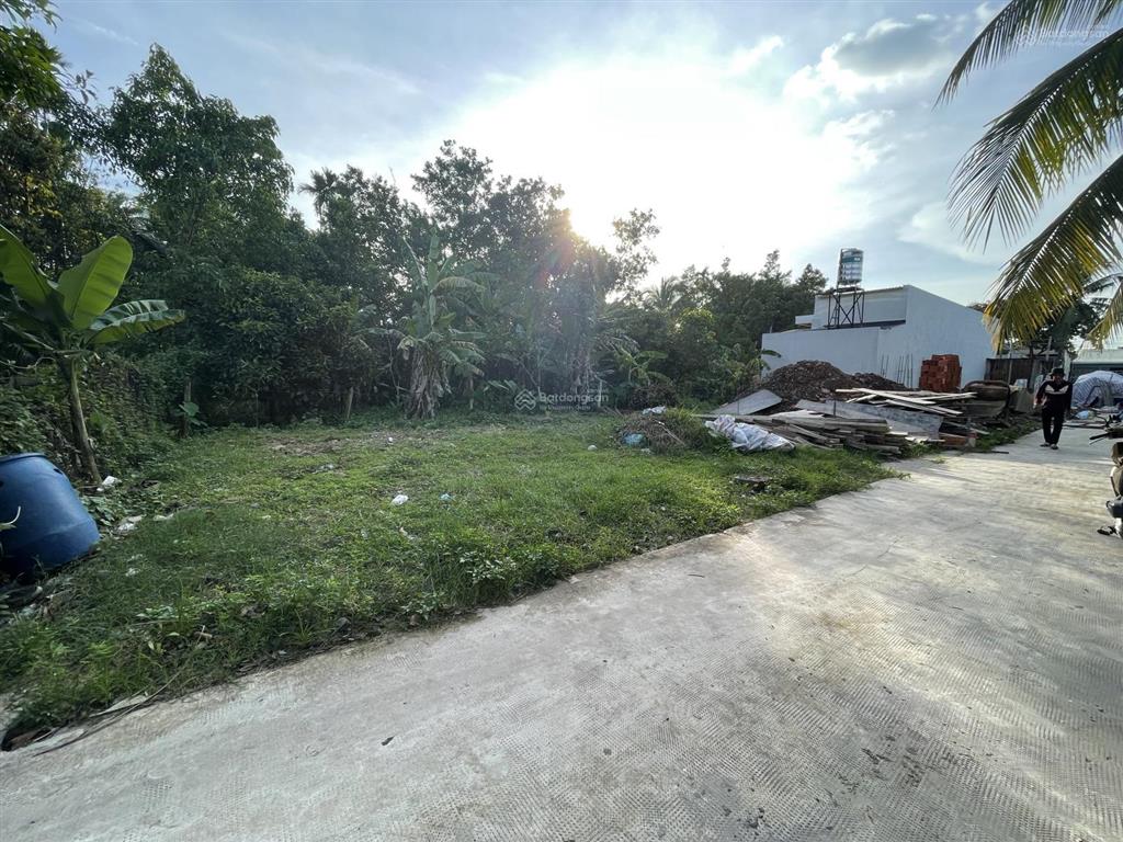 Bán đất ngang 9,65m gần chợ búng và nhà thờ búng tp.thuận an. dt 122,6m2, giá 2,45 tỷ tl.