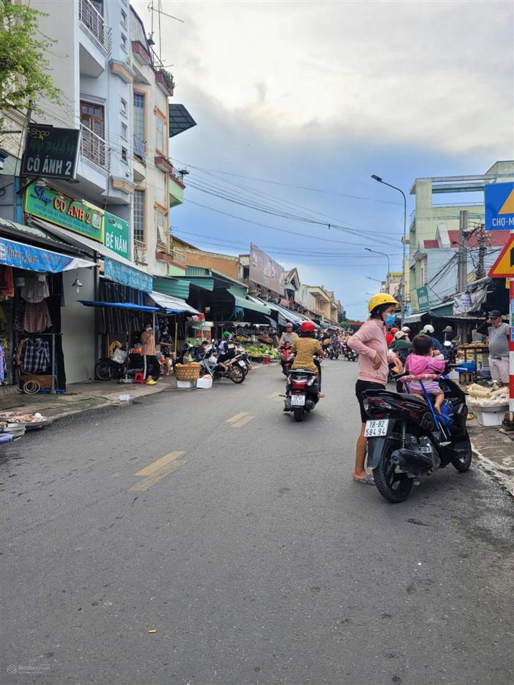 Bán nhà mặt tiền kinh doanh ngay chợ dĩ an 1. dt 120,5m2 (6x20m) thổ cư 100%. giá 13,99 tỷ tl.