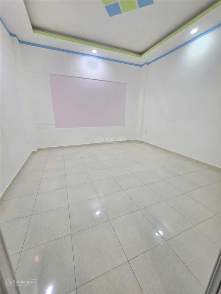 Bán nhà gần go (bigc) dĩ an 800m tp.dĩ an. dt 127,3m2 có 3pn, giá 5,49 tỷ thương lượng (giá rẻ ạ).