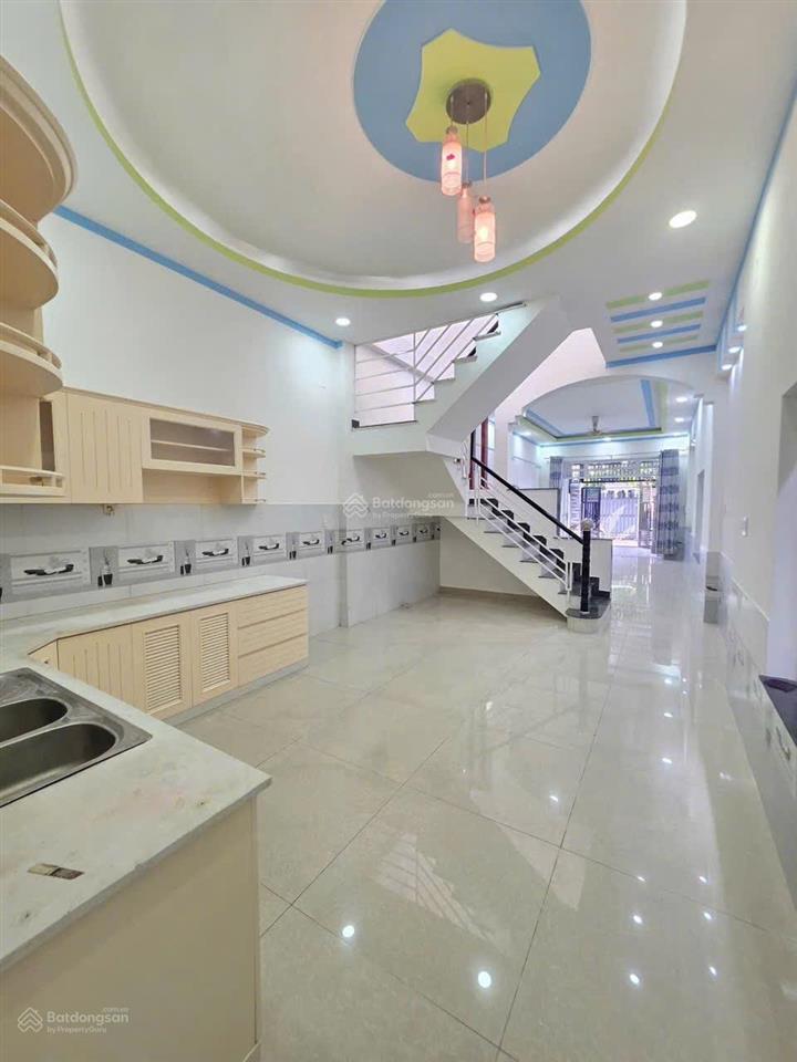 Bán nhà gần go (bigc) dĩ an 800m tp.dĩ an. dt 127,3m2 có 3pn, giá 5,49 tỷ thương lượng (giá rẻ ạ).