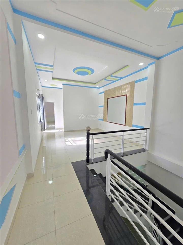 Bán nhà gần go (bigc) dĩ an 800m tp.dĩ an. dt 127,3m2 có 3pn, giá 5,49 tỷ thương lượng (giá rẻ ạ).