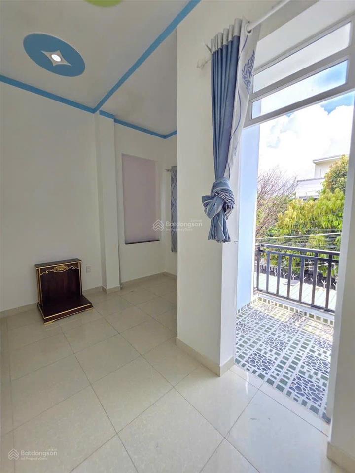 Bán nhà gần go (bigc) dĩ an 800m tp.dĩ an. dt 127,3m2 có 3pn, giá 5,49 tỷ thương lượng (giá rẻ ạ).