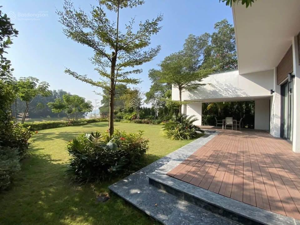Chủ gửi bán căn villa lake view flamingo đại lải resort vĩnh phúc
 dt 400m trong sổ+lưu ko 600m
