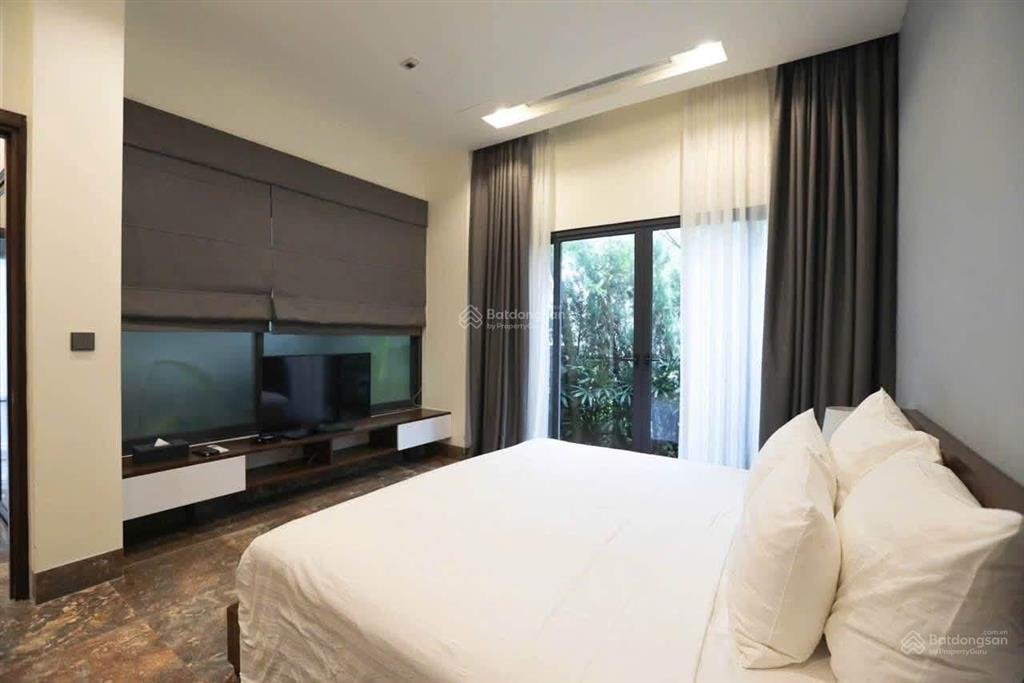 Chủ gửi bán căn villa lake view flamingo đại lải resort vĩnh phúc
 dt 400m trong sổ+lưu ko 600m