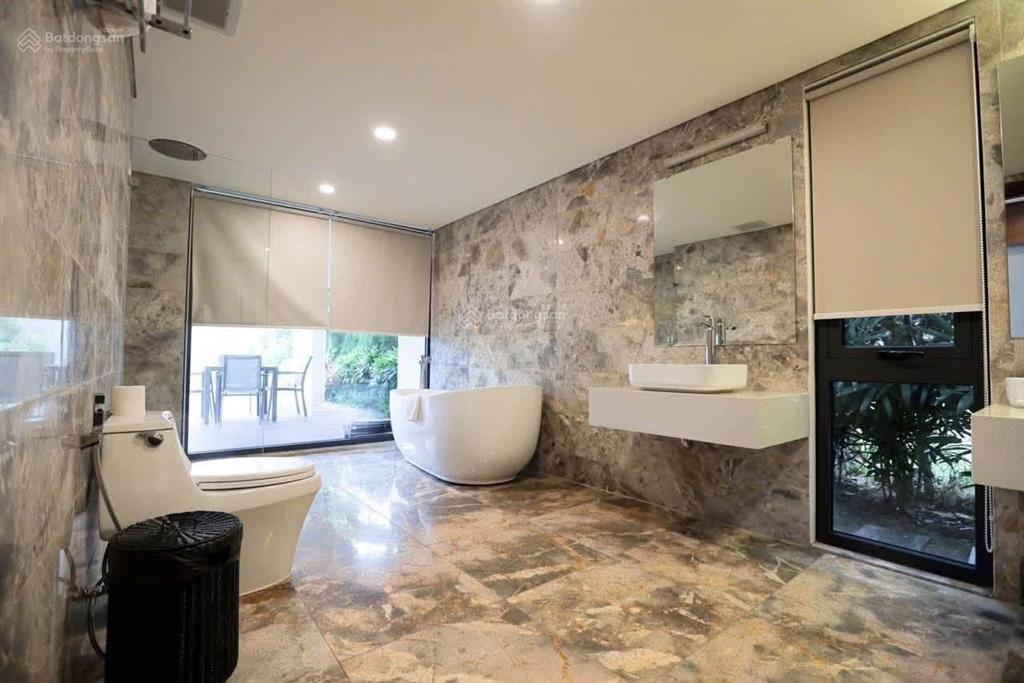 Chủ gửi bán căn villa lake view flamingo đại lải resort vĩnh phúc
 dt 400m trong sổ+lưu ko 600m
