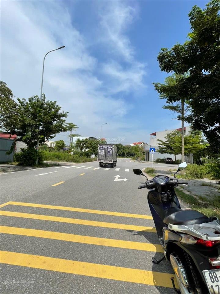 Bán lô đất dv kđt hùng vương, phúc yên, vĩnh phúc cũ. trục đường 36m kd buôn bán.dt 95m sổ sẵn giao