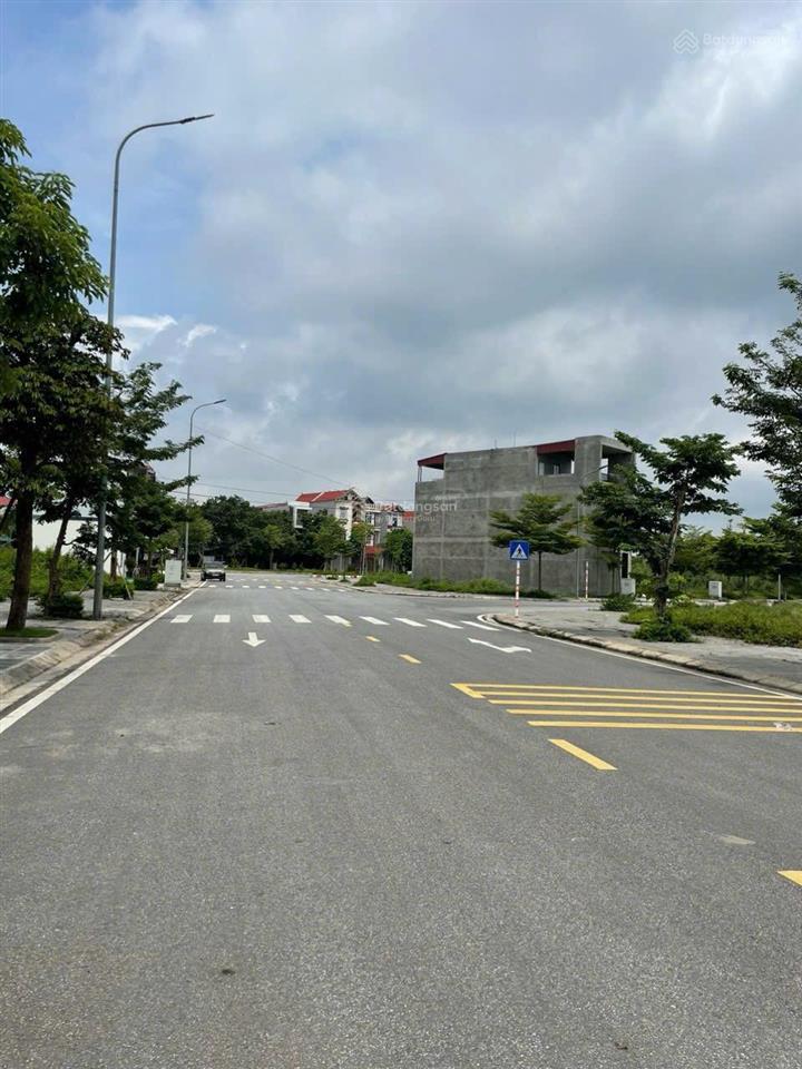 Bán lô đất dv kđt hùng vương, phúc yên, vĩnh phúc cũ. trục đường 36m kd buôn bán.dt 95m sổ sẵn giao